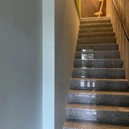 Dwupoziomowy Szyszka Apartman